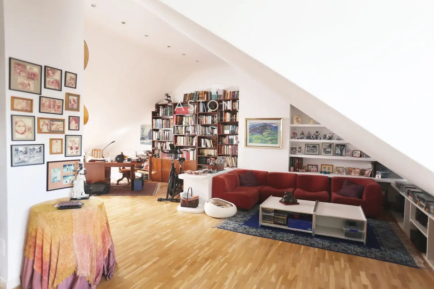 Living room of Houses for sale in Madrid  with Air Conditioner, Heating and Terrace