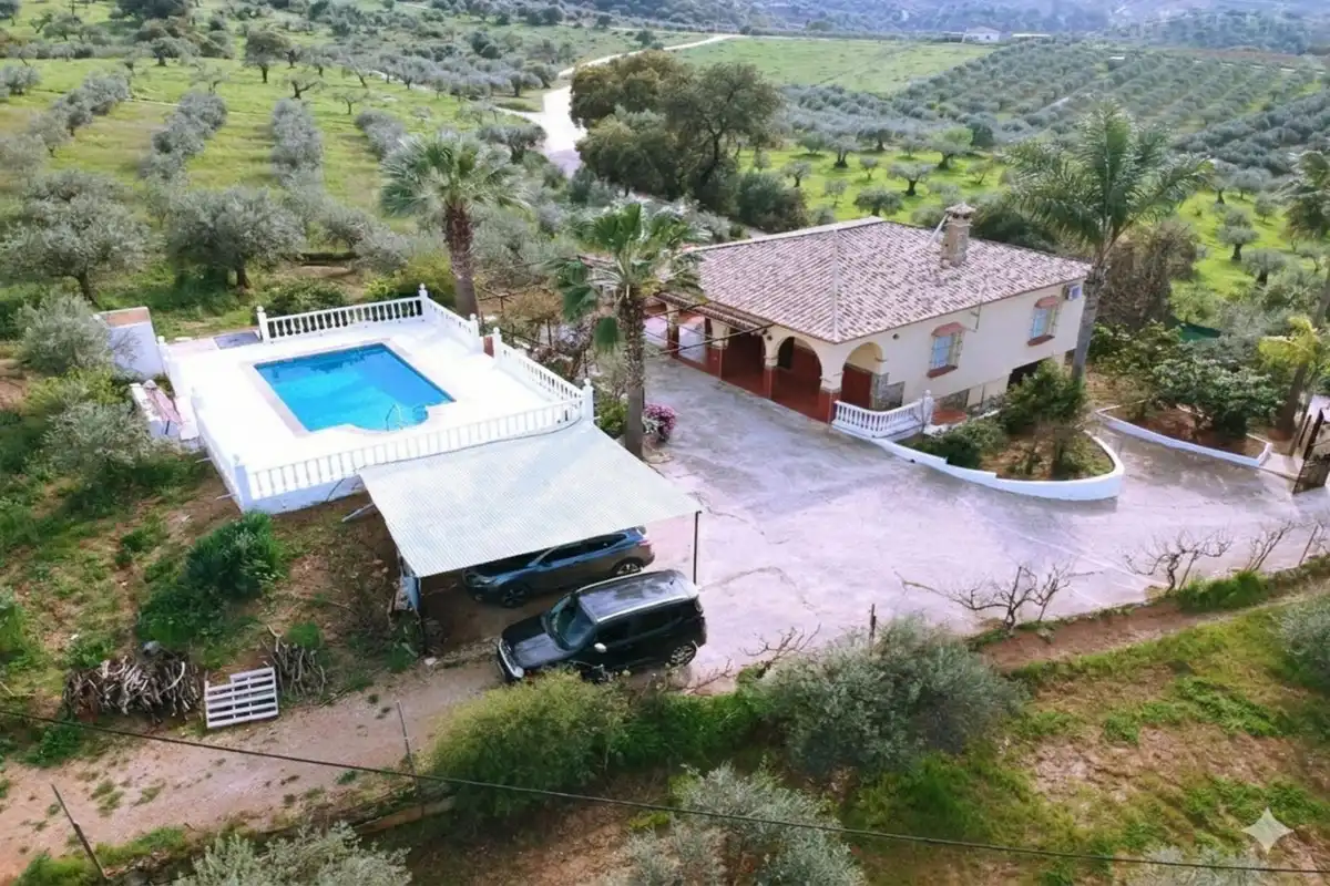 Casa rústica amb piscina en venda a Coín