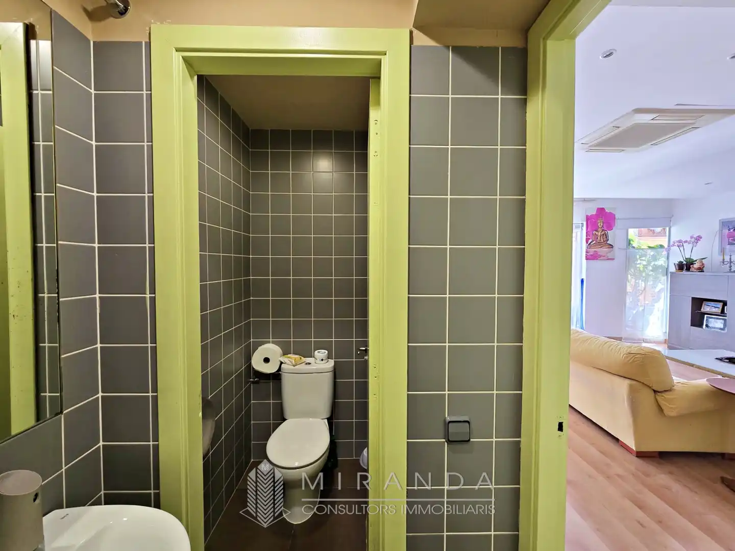 Baño de Casa adosada de alquiler con opción a compra en Breda con Aire acondicionado, Calefacción y Parquet