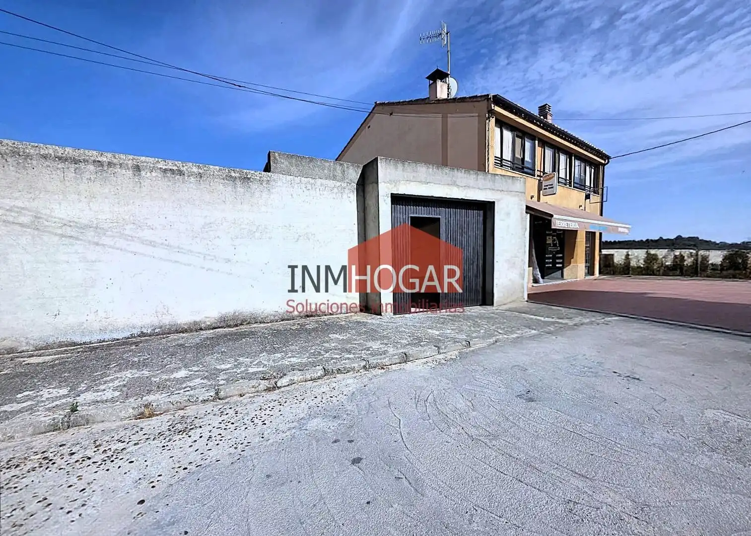 Vista exterior de Casa o chalet en venta en Madrigal de las Altas Torres con Amueblado