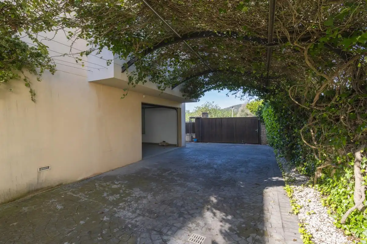 Parking de Casa o chalet de alquiler en Sant Josep de sa Talaia con Aire acondicionado, Calefacción y Jardín privado