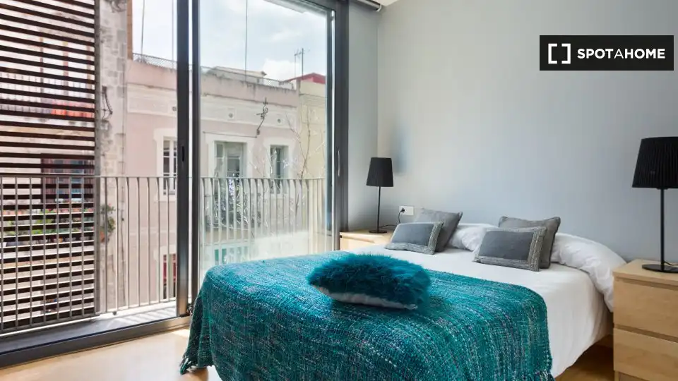 Flat with terrace to rent in Gràcia