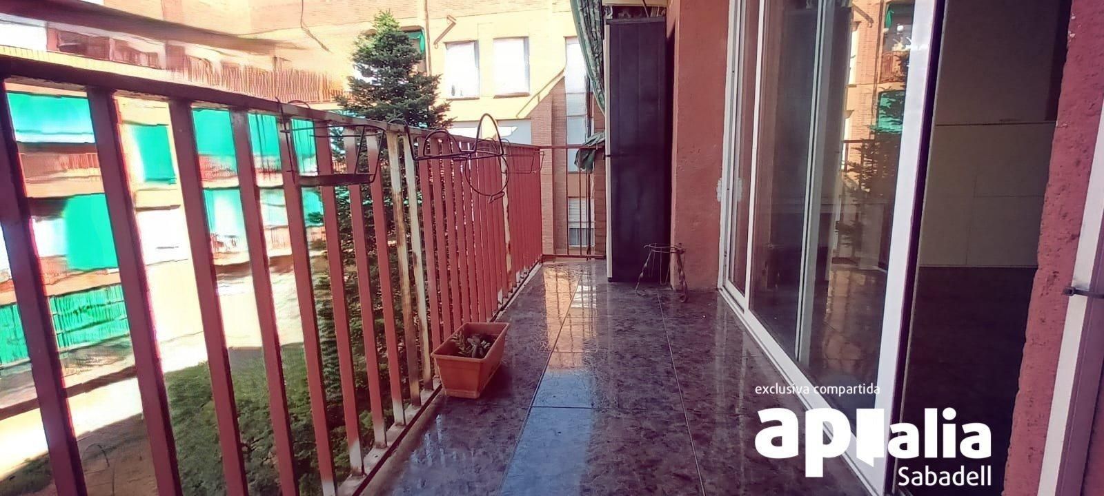 Dormitori de Pis en venda en Sabadell amb Balcó
