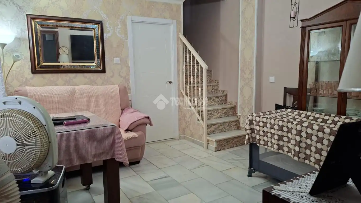 Sala de estar de Casa o chalet en venta en Sevilla con Aire acondicionado, Terraza y Balcón