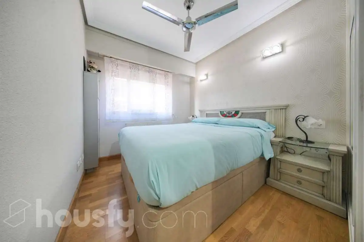 Flat with balcony for sale in Calle de Albalá ., imagen 8