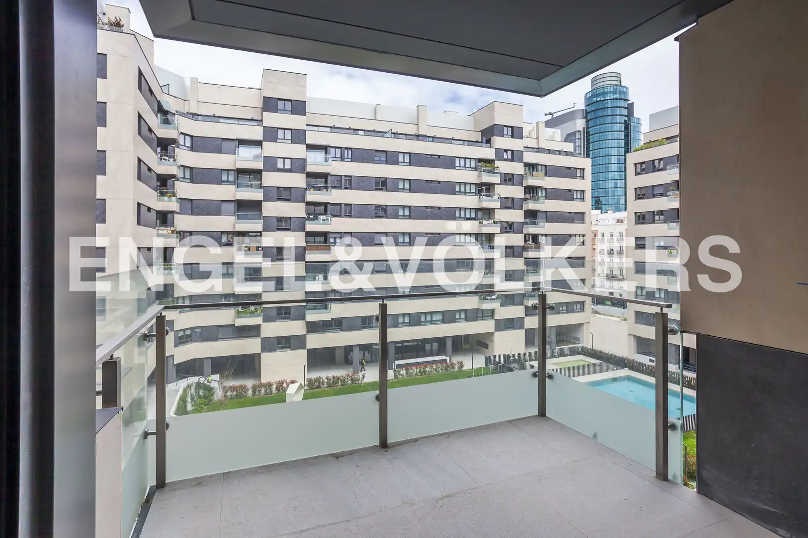 Terrace of Flat for rent in  Madrid Capital  with Air Conditioner, Heating and Private garden