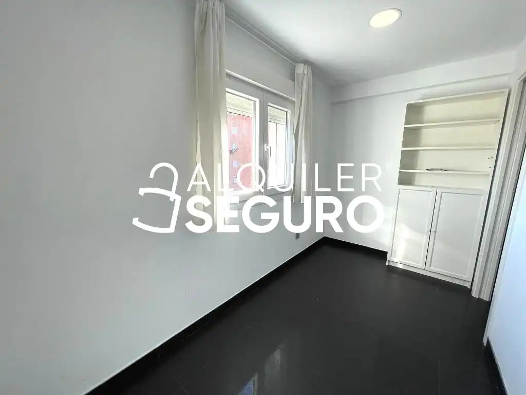 Bedroom of Flat for rent in Madrid  with Air Conditioner, Heating and Furnished