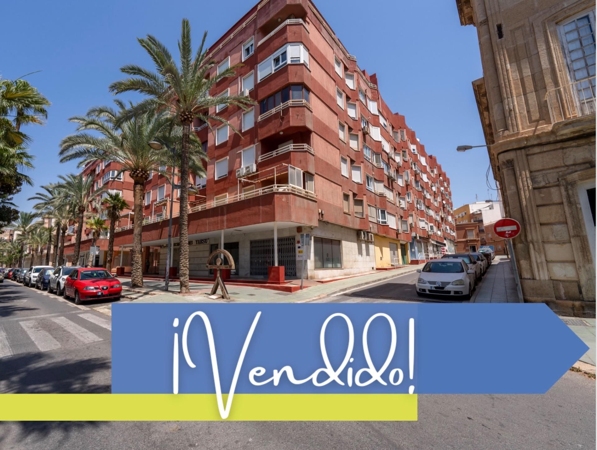 Vista exterior de Pis en venda en  Almería Capital amb Jardí privat i Traster