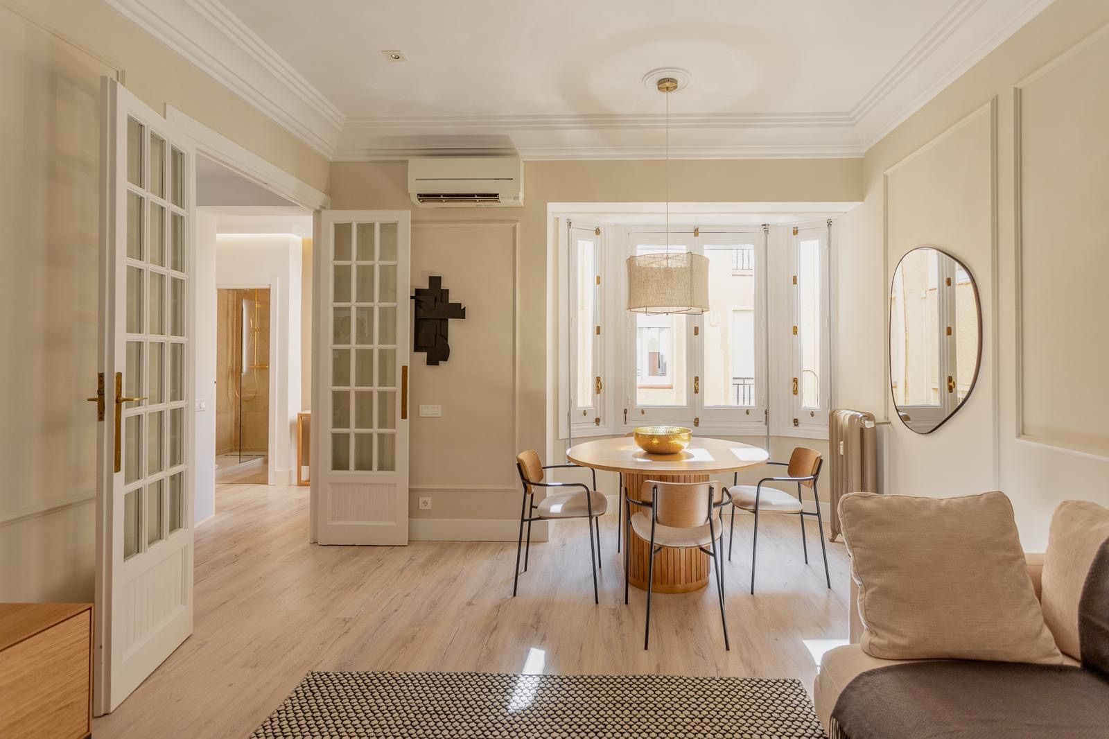 Comedor de Piso de alquiler en  Madrid Capital con Aire acondicionado, Calefacción y Amueblado