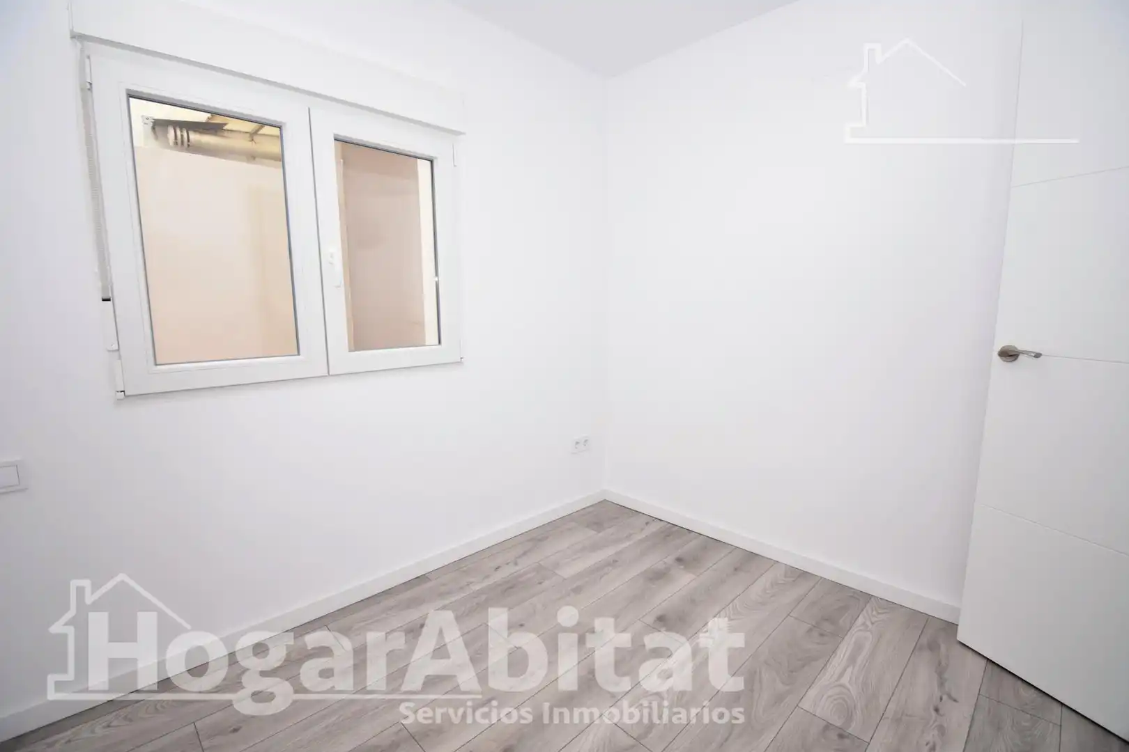 Dormitori de Pis en venda en Valencia amb Terrassa i Balcó