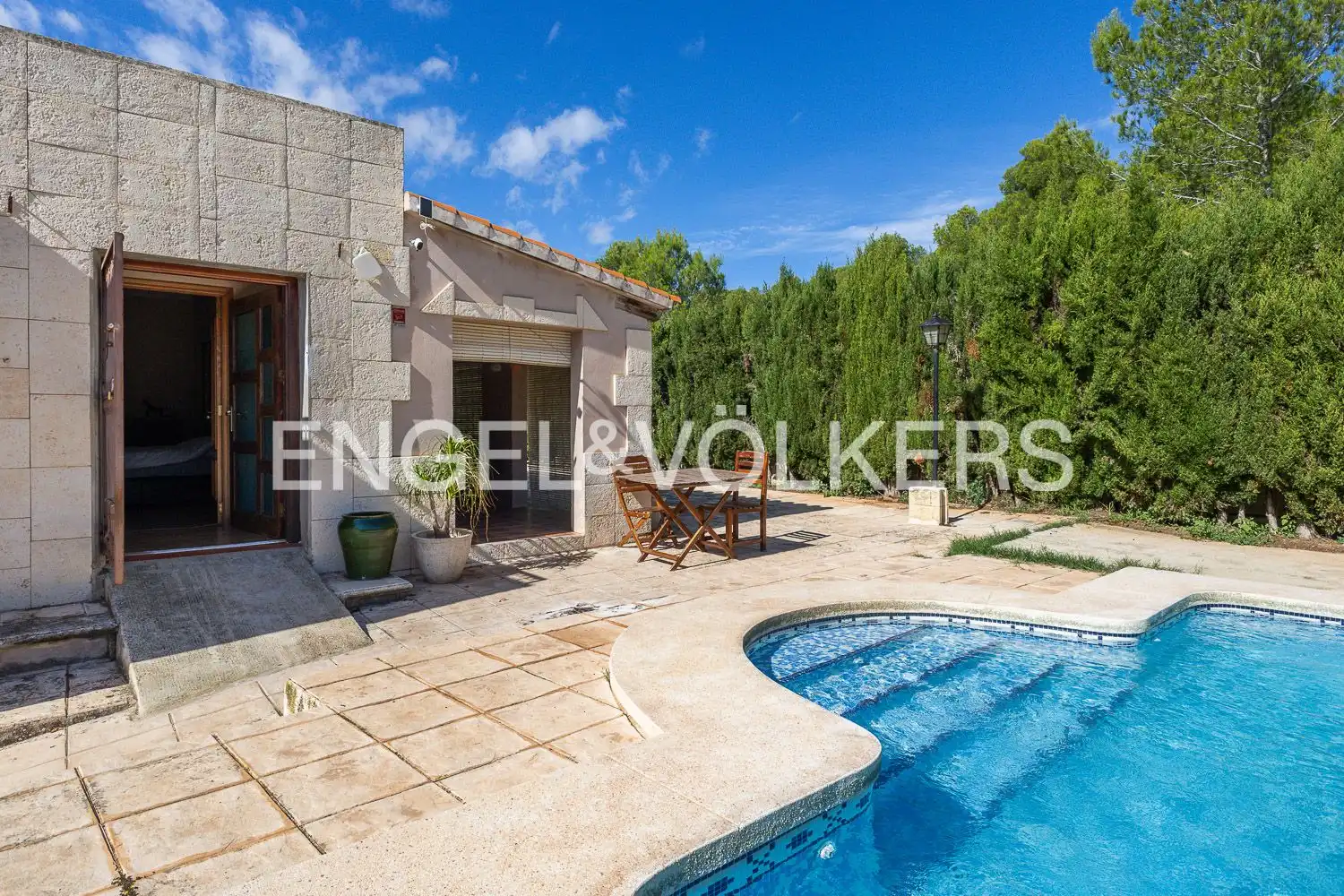 Vista exterior de Casa o chalet en venta en Dénia con Calefacción, Jardín privado y Parquet