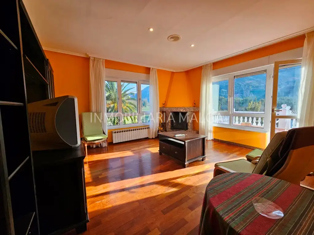 Vista exterior de Casa o chalet en venta en Colunga con Calefacción, Jardín privado y Parquet