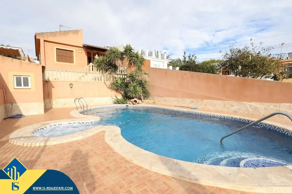 Piscina de Casa o xalet de lloguer en Orihuela amb Terrassa, Piscina i Moblat