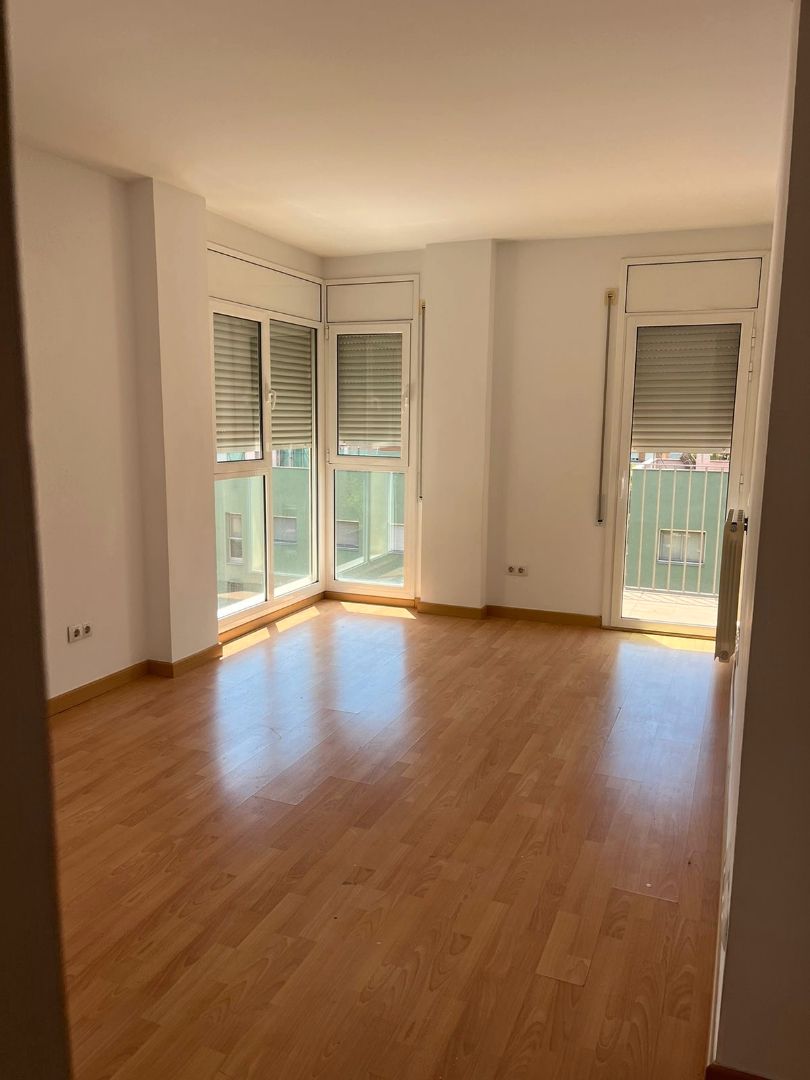 Living room of Flat to rent in Vilafranca del Penedès  with Heating, Parquet flooring and Storage room