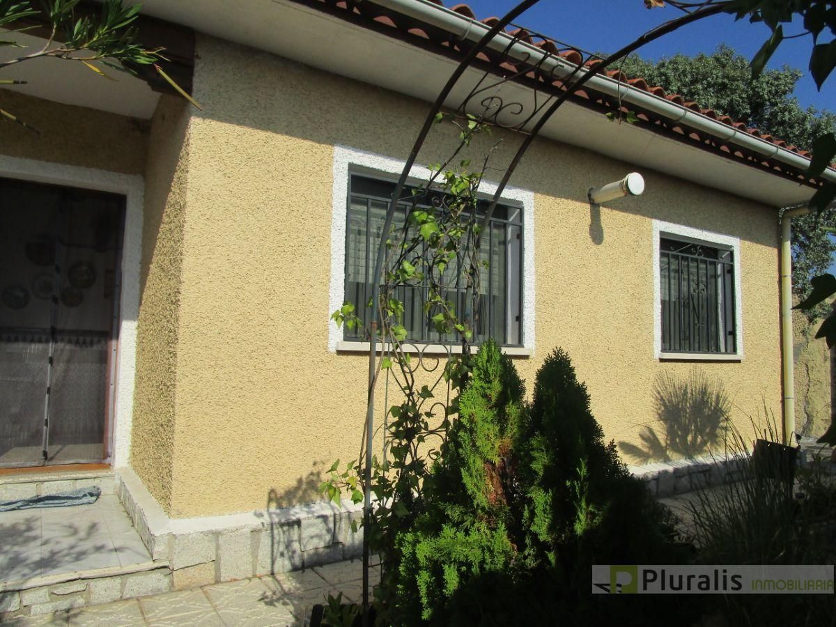 Vista exterior de Casa o xalet en venda en Cardiel de los Montes amb Aire condicionat, Piscina i Moblat