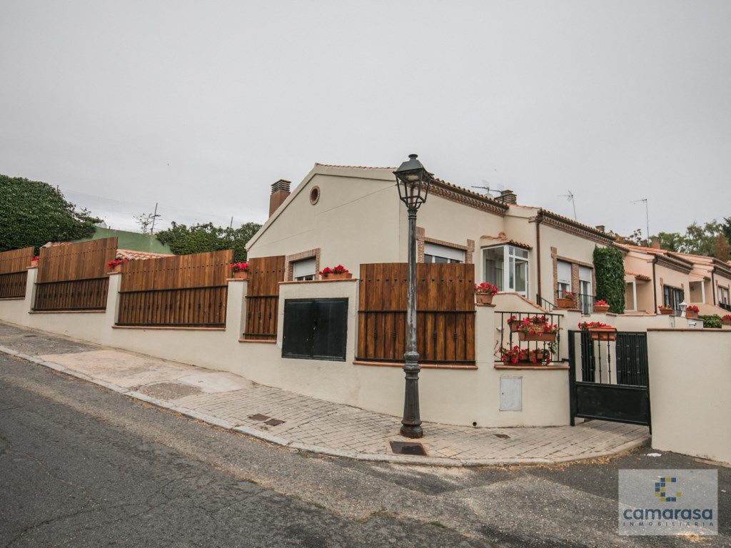 Vista exterior de Casa o chalet en venta en Ávila Capital con Aire acondicionado, Jardín privado y Terraza