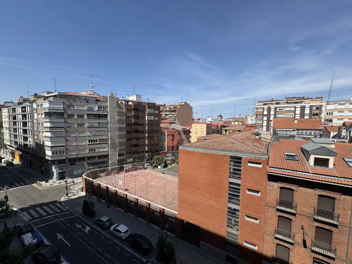 Vista exterior de Pis en venda en Valladolid amb Aire condicionat, Calefacció i Terrassa