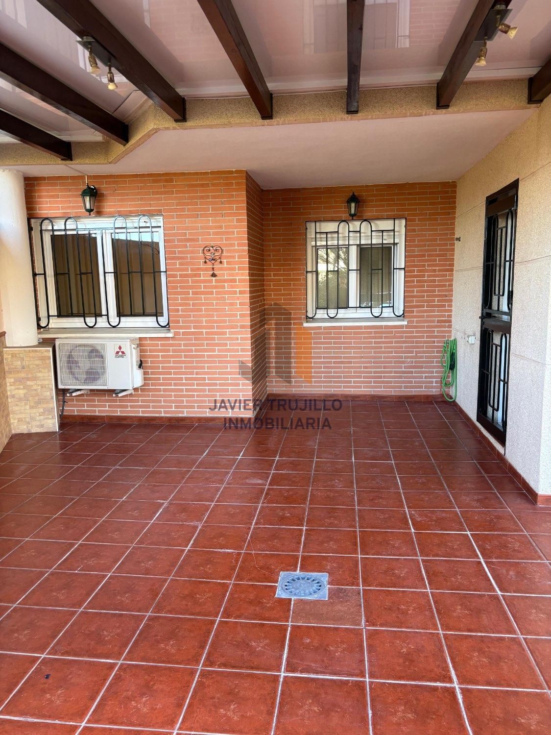 Vista exterior de Planta baja de alquiler en Vélez-Málaga con Aire acondicionado, Terraza y Piscina