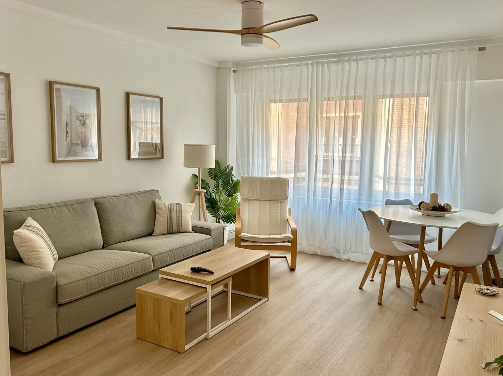 Living room of Flat to rent in  Zaragoza Capital  with Heating, Furnished and Oven