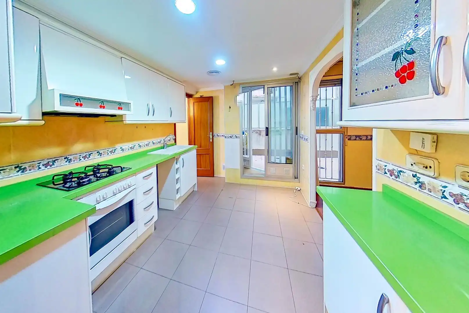 Cocina de Piso en venta en Valencia con Parquet y Terraza