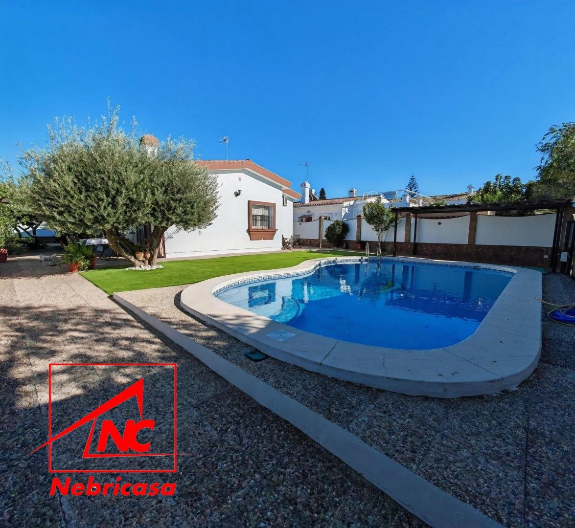 Exterior view of House or chalet for sale in Sanlúcar de Barrameda  with Air Conditioner, Swimming Pool and Furnished