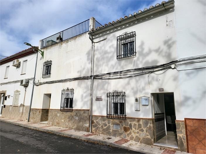 Exterior view of Single-family semi-detached for sale in Villanueva de Algaidas  with Air Conditioner, Terrace and Swimming Pool