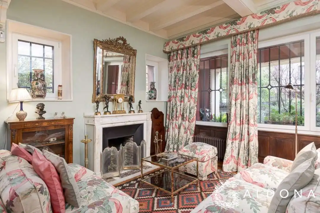 Sala d'estar de Casa o xalet en venda en Donostia - San Sebastián  amb Calefacció, Jardí privat i Terrassa