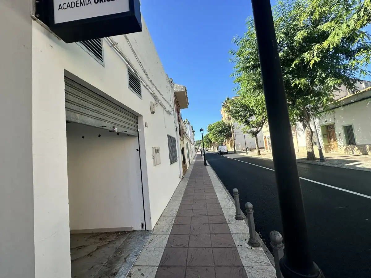 Vista exterior de Local de alquiler en Algímia de Alfara
