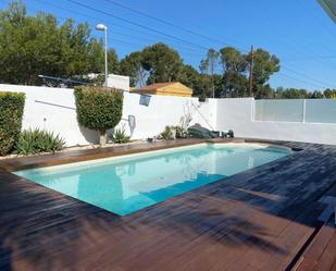 Swimming pool of House or chalet to rent in Paterna  with Air Conditioner, Heating and Private garden