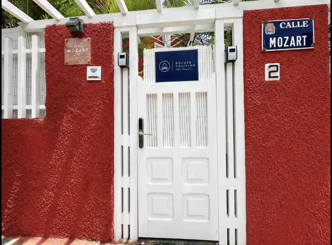 Vista exterior de Casa o xalet de lloguer en Las Palmas de Gran Canaria amb Balcó