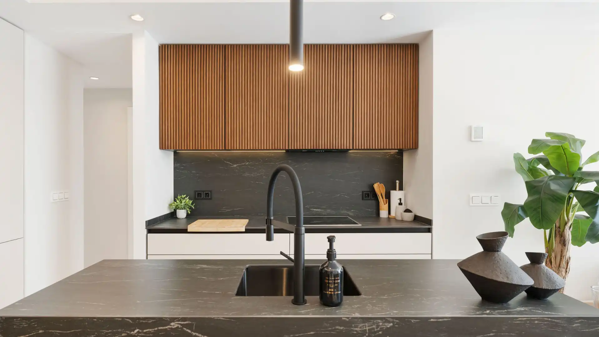 Apartament amb piscina en venda a Benahavís pueblo, imagen 9