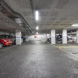 Parking de Piso en venta en Barcelona con Calefacción y Terraza