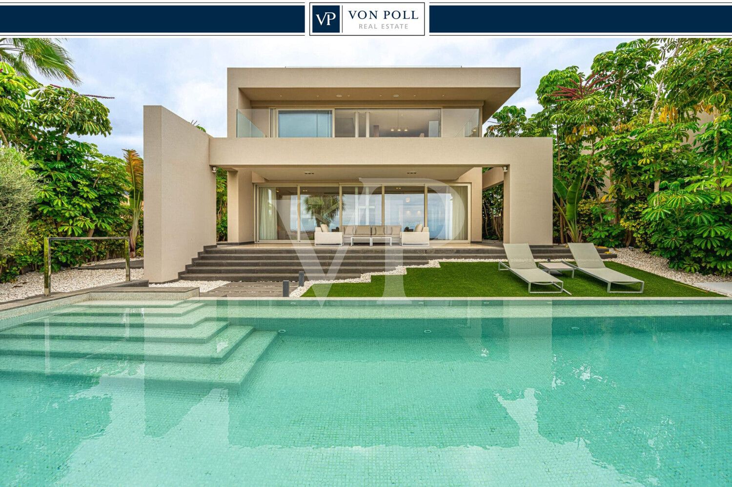 Vista exterior de Casa o xalet en venda en Adeje amb Aire condicionat, Jardí privat i Terrassa