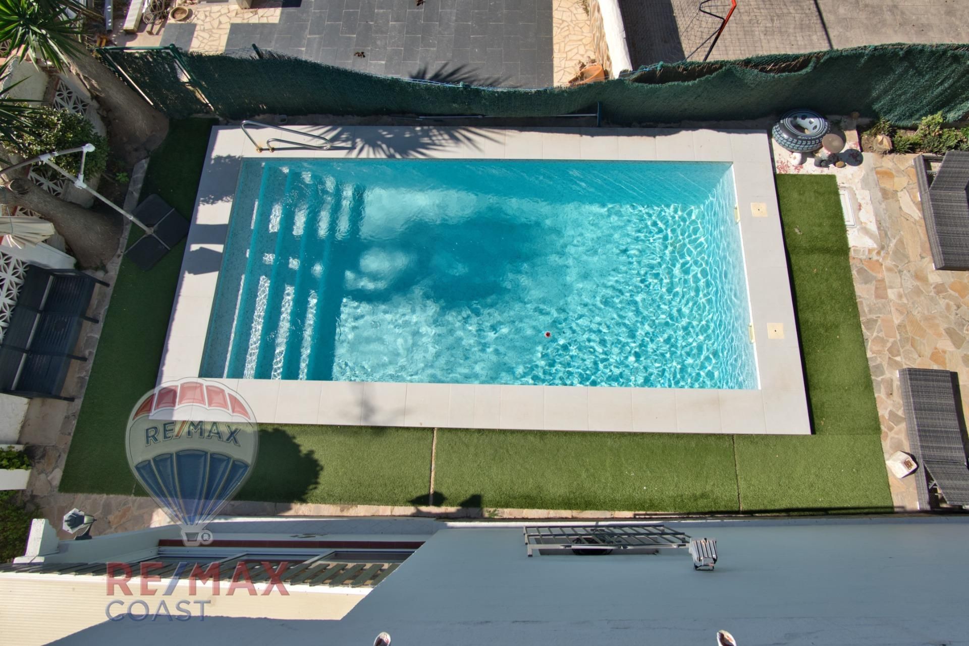 Piscina de Casa o xalet en venda en Rincón de la Victoria amb Aire condicionat, Jardí privat i Piscina