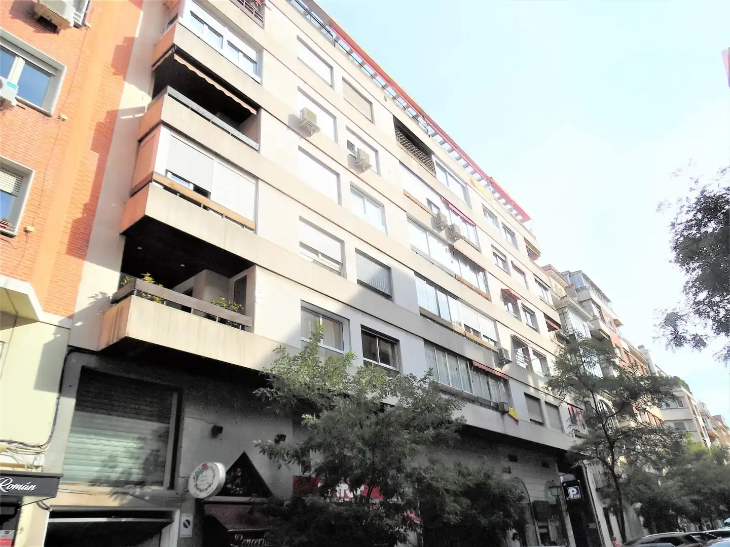 Vista exterior de Local en venta en Madrid