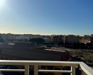 Vista exterior de Pis de lloguer en  Almería Capital amb Aire condicionat i Terrassa