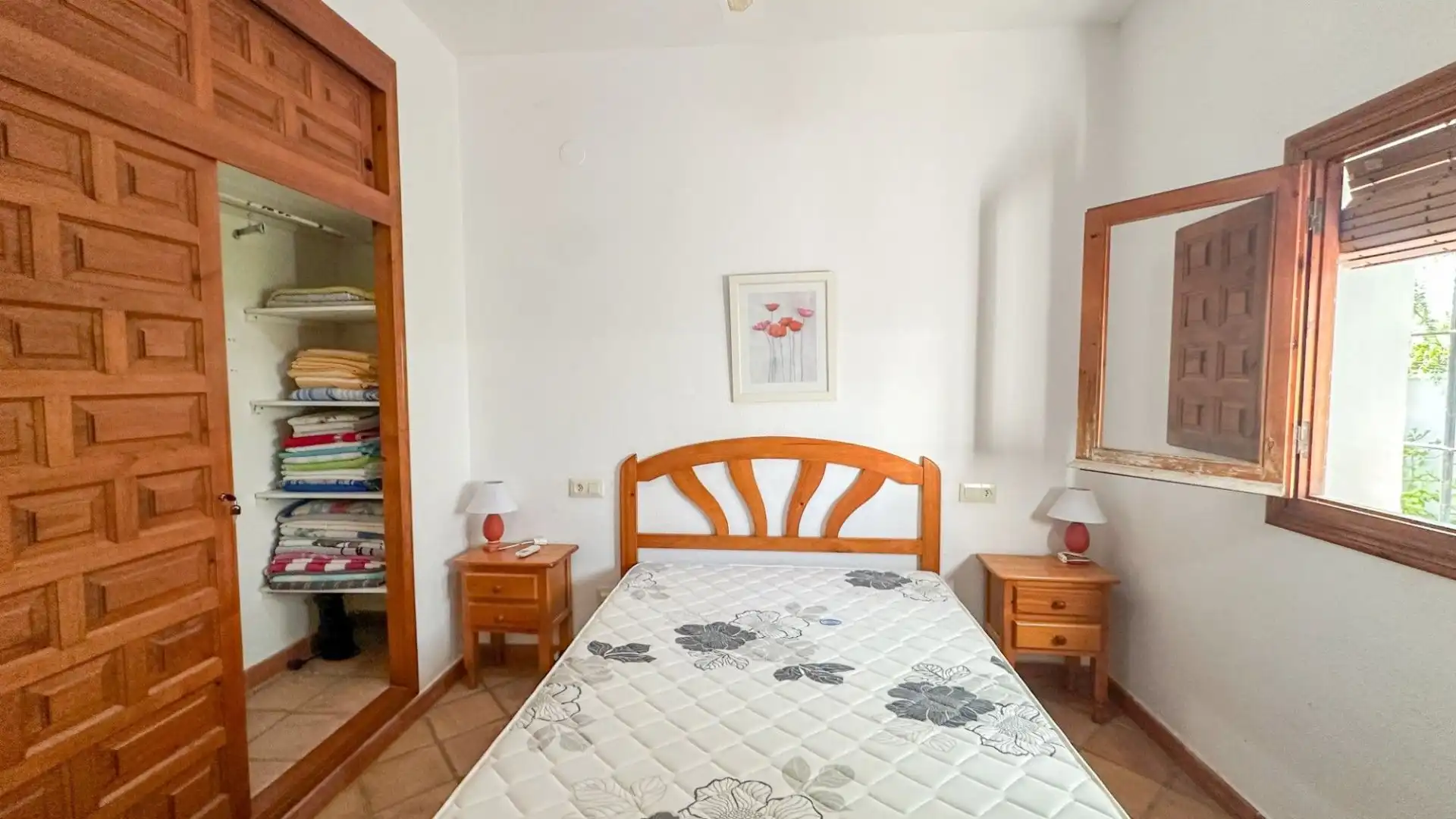 Dormitori de Casa o xalet en venda en Orihuela amb Aire condicionat, Jardí privat i Terrassa