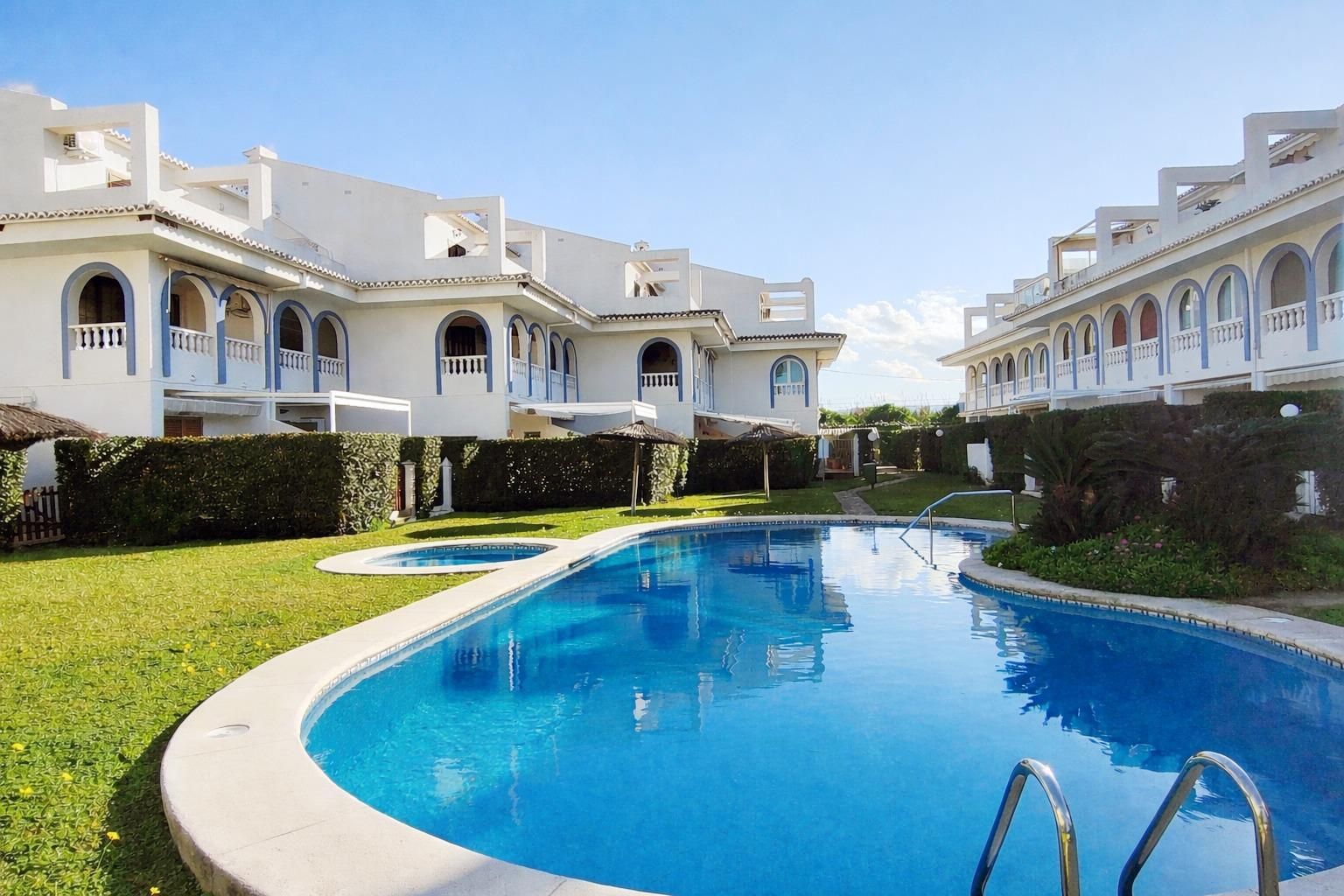 Jardí de Casa adosada en venda en Dénia amb Aire condicionat, Calefacció i Jardí privat