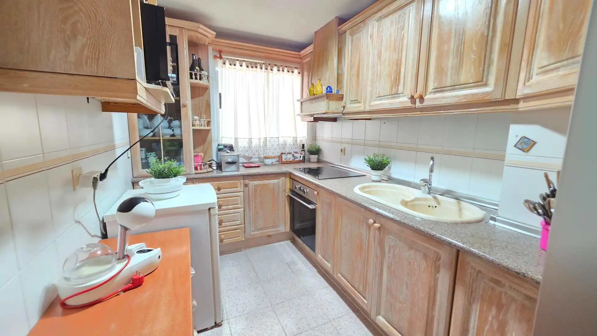 Cuina de Pis en venda en Jaén amb Aire condicionat, Calefacció i Terrassa