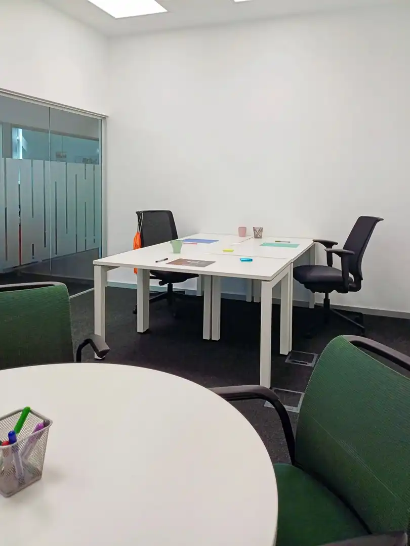 Büro zur Miete in Zaragoza mit Klimaanlage, Heizung und Möbliert