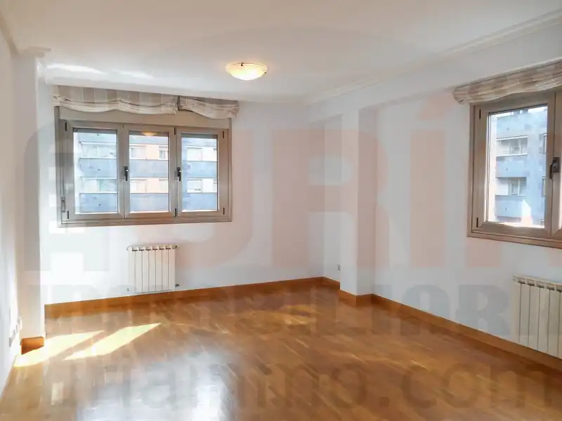 Wohnzimmer von Wohnung zur Miete in Oviedo  mit Heizung, Abstellraum und Ofen