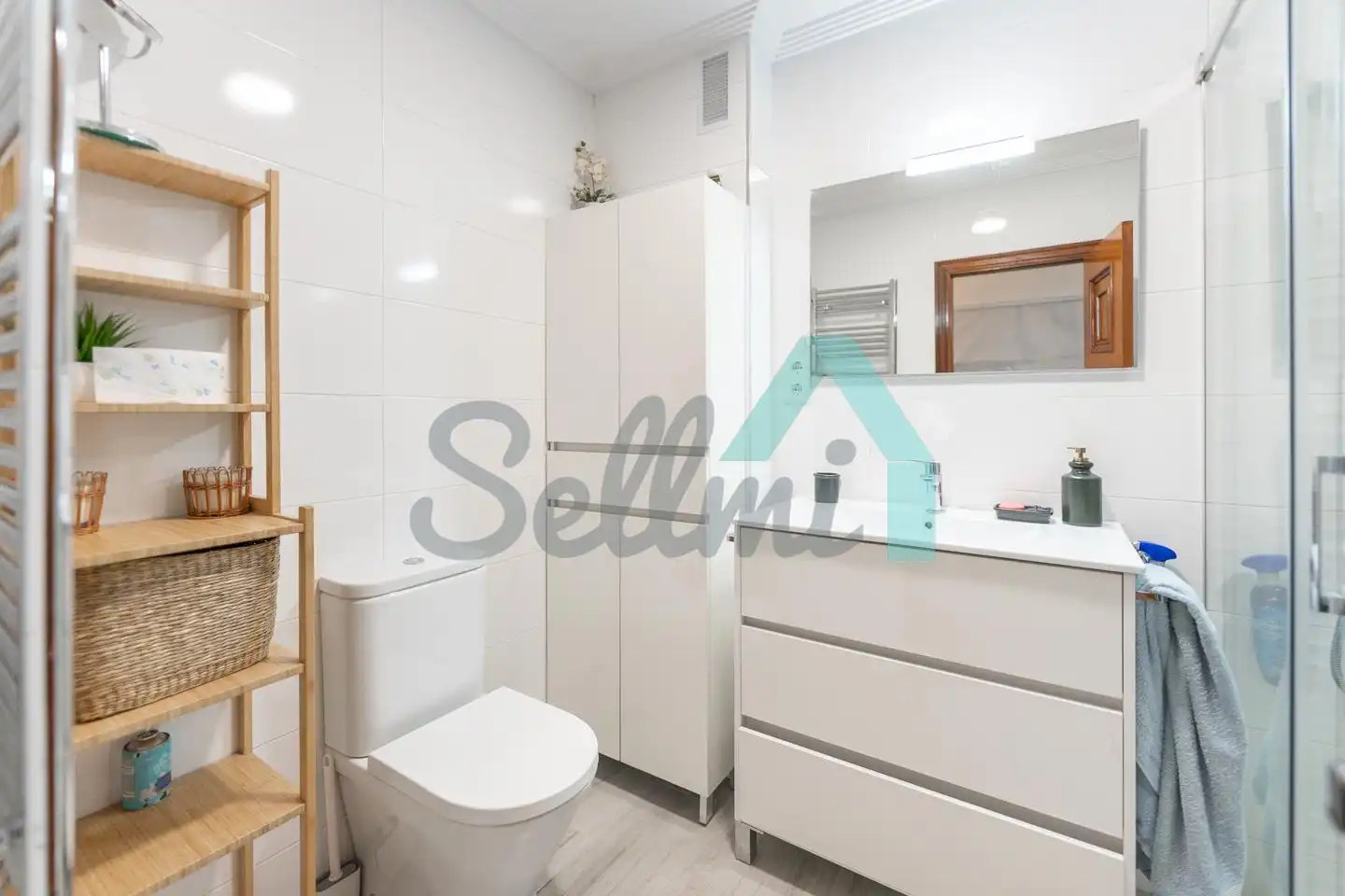 Bathroom of Flat for rent in Oviedo   with Heating, Parquet flooring and Furnished