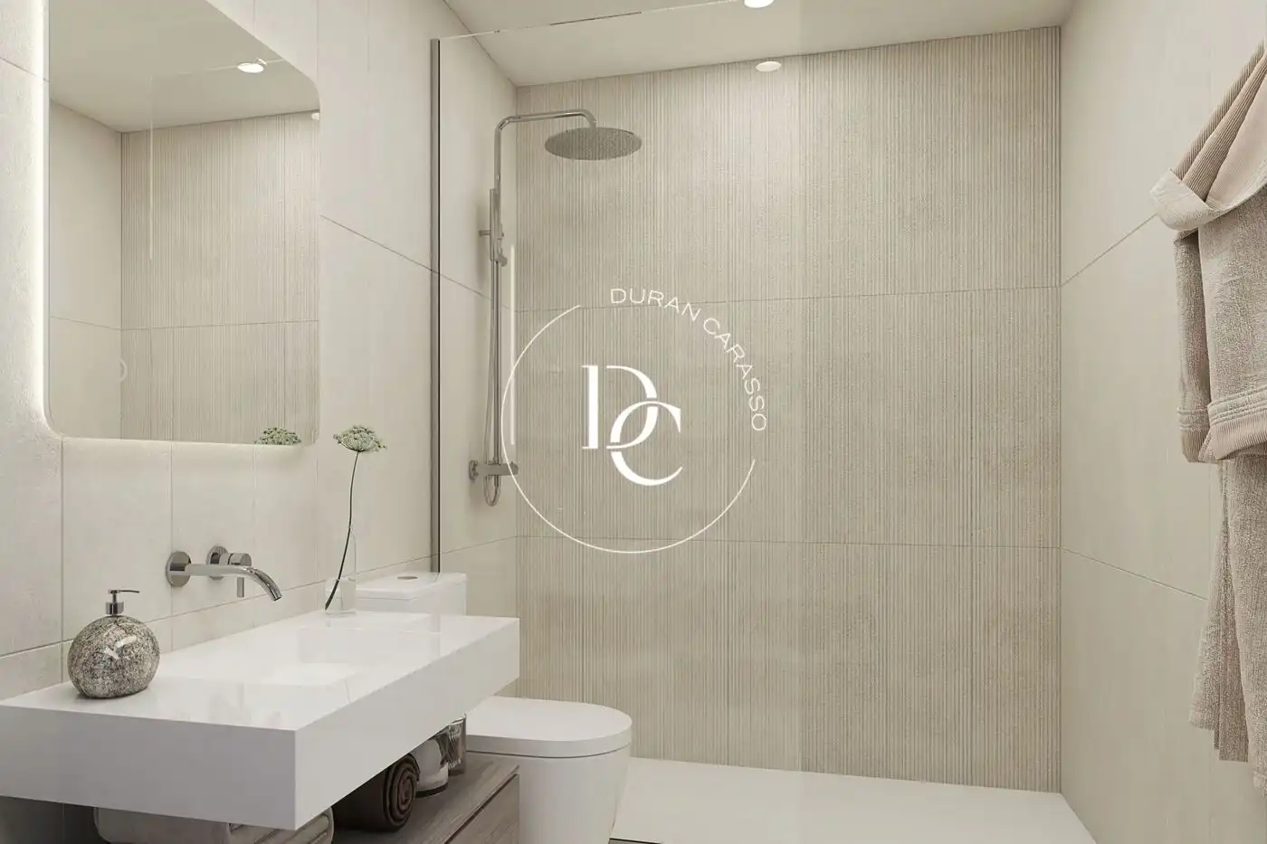 Badezimmer von Maisonette zum Verkauf in Barcelona mit Heizung, Abstellraum und Balkon
