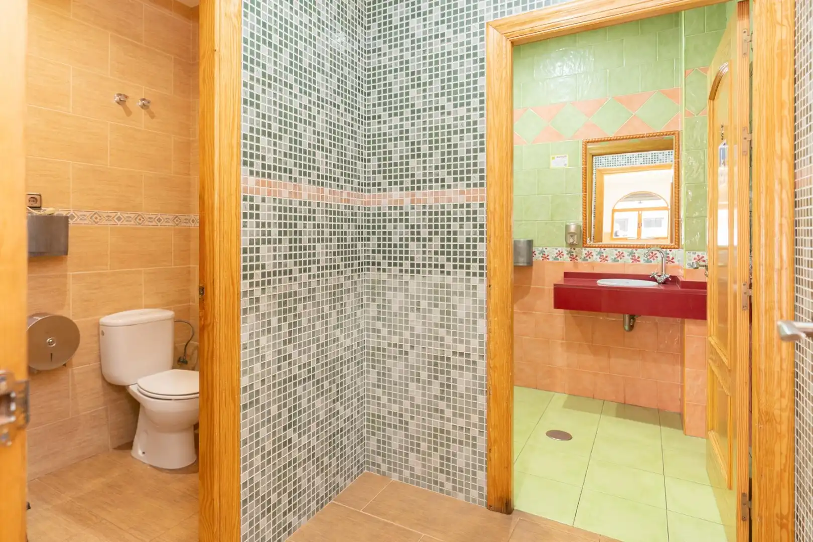 Baño de Local en venta en Motril