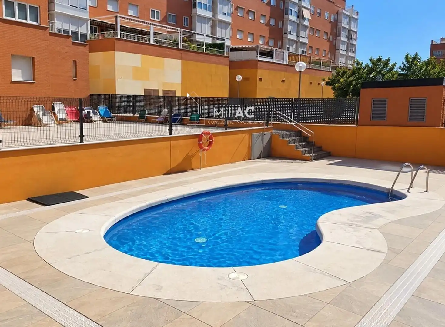 Swimming pool of Attic for sale in Carabanchel