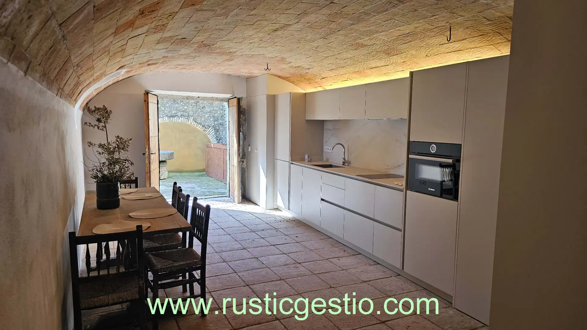 Küche von Country house zum Verkauf in Navata mit Privatgarten, Terrasse und Schwimmbad