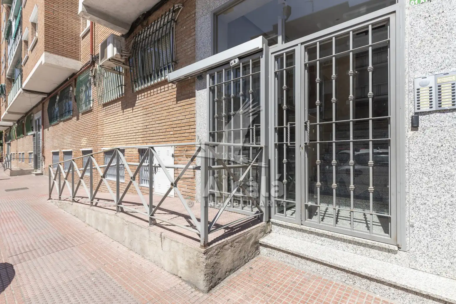 Vista exterior de Pis en venda en Alcalá de Henares amb Aire condicionat, Calefacció i Terrassa
