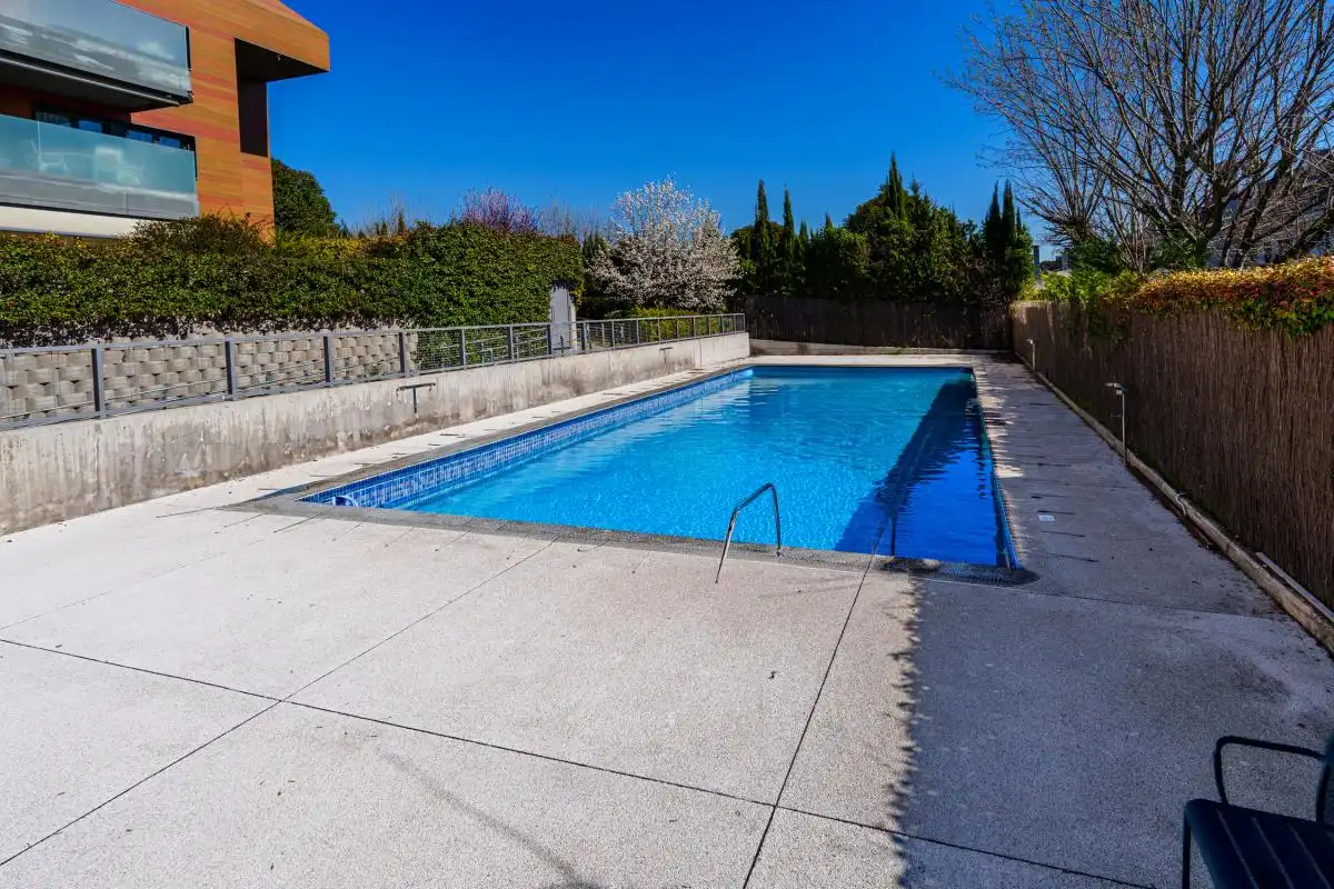 Piscina de Piso en venta en Pozuelo de Alarcón con Aire acondicionado, Calefacción y Jardín privado