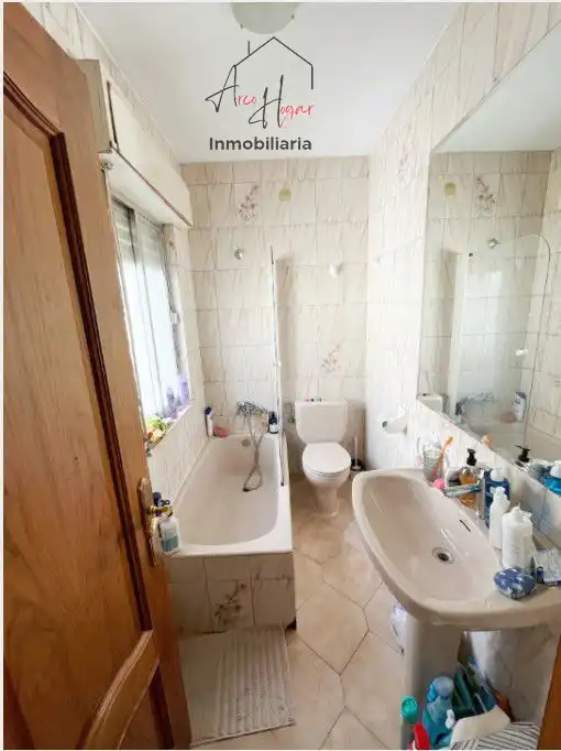 Bathroom of Flat for rent in Salamanca  with Heating, Parquet flooring and Terrace