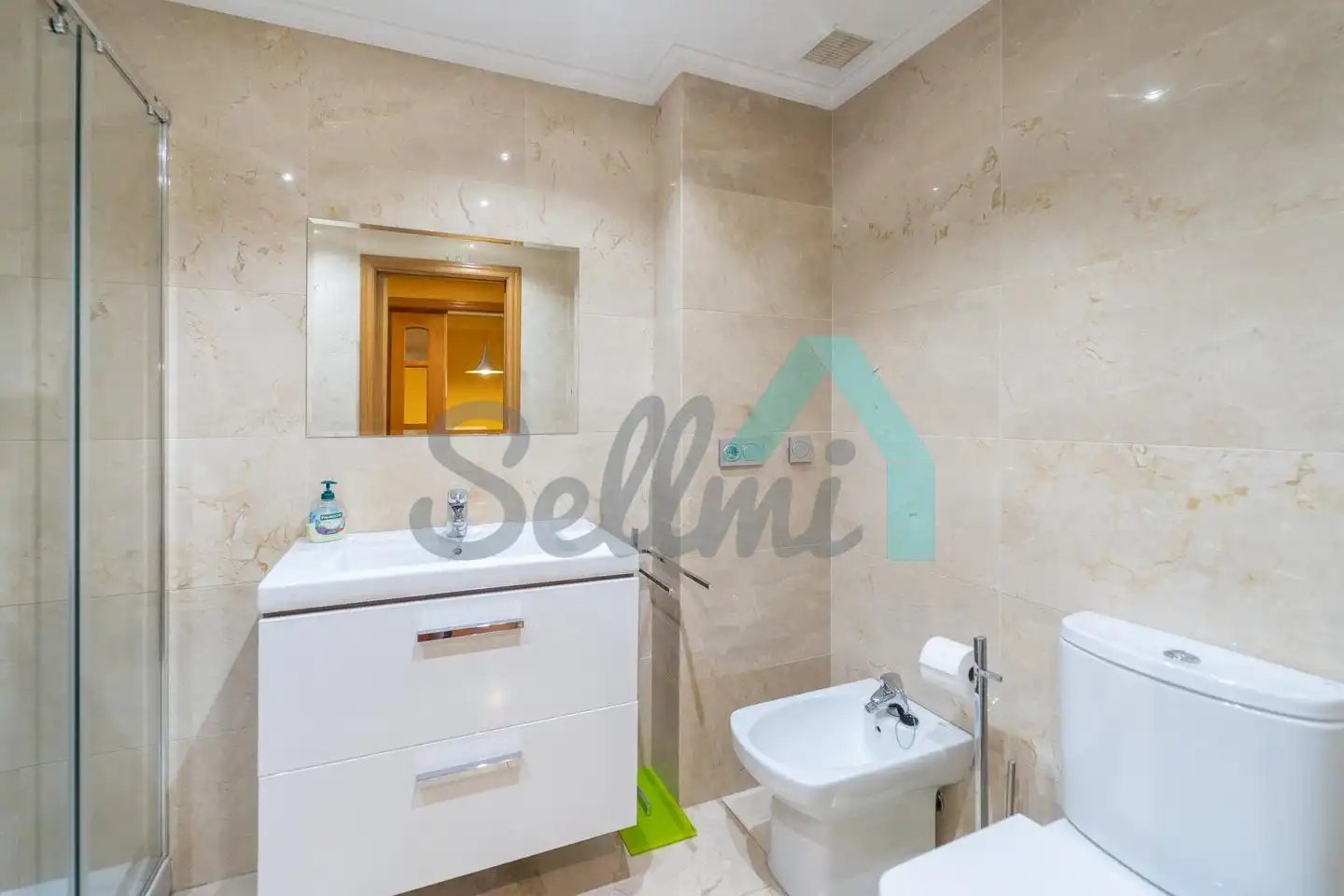 Bathroom of Flat for rent in Oviedo   with Heating, Parquet flooring and Terrace